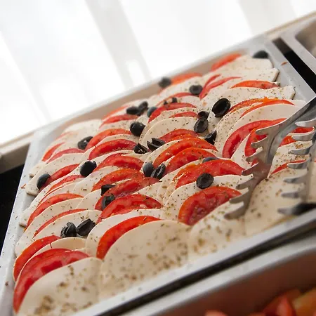 فندق Raffaello 3*